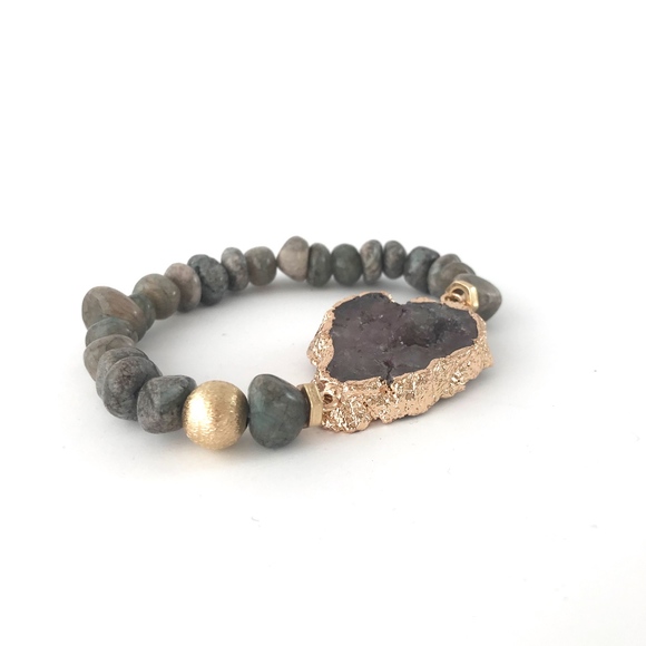 Beaded Bracelet with Quartz Statement Stone - Picture 6 of 6